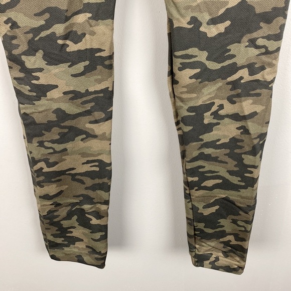 Spanx Look At Me Now Camo Seamless Crop Leggings Size M - Picture 9 of 11